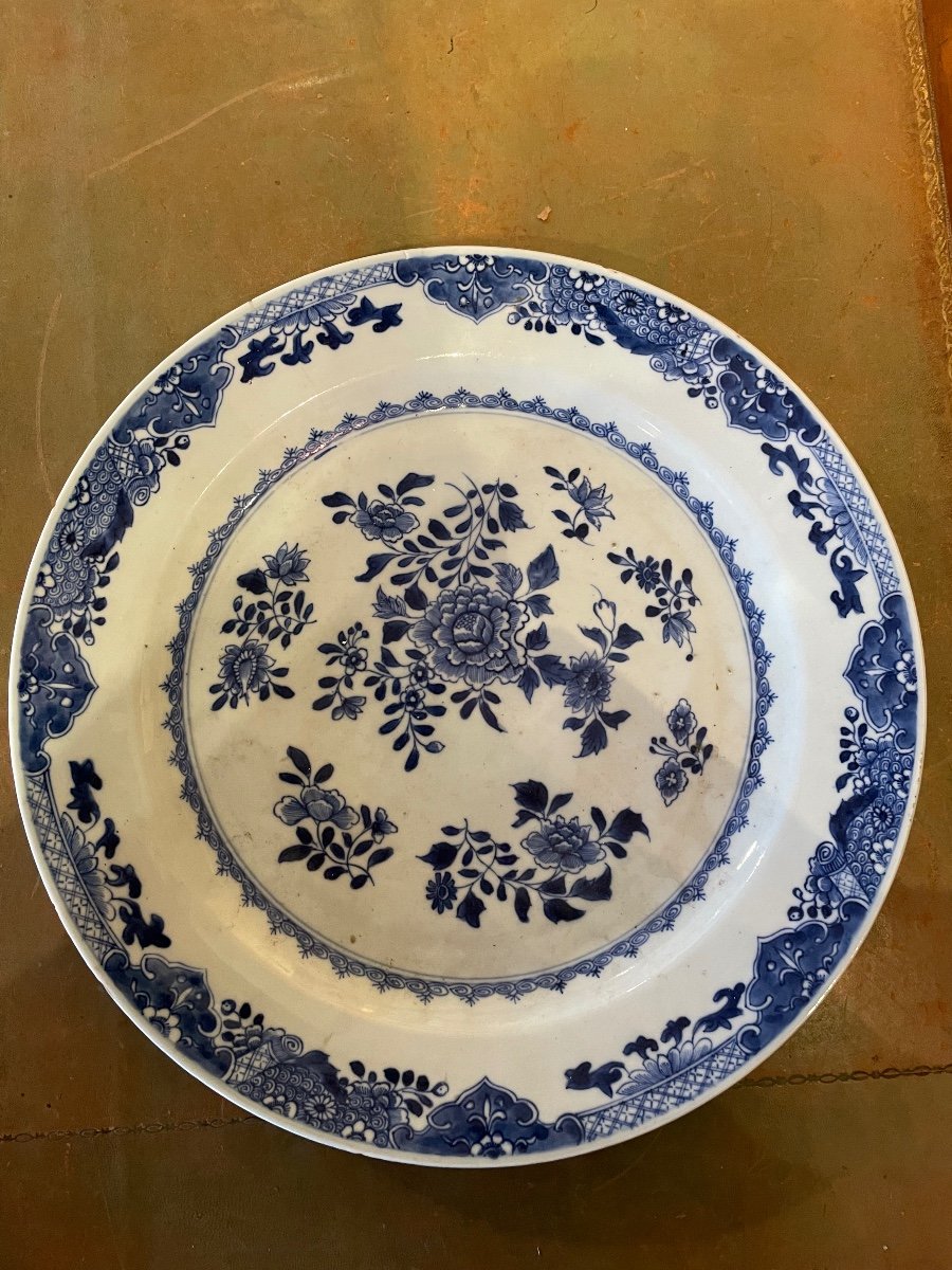 Plat En Porcelaine De Chine 18 éme 