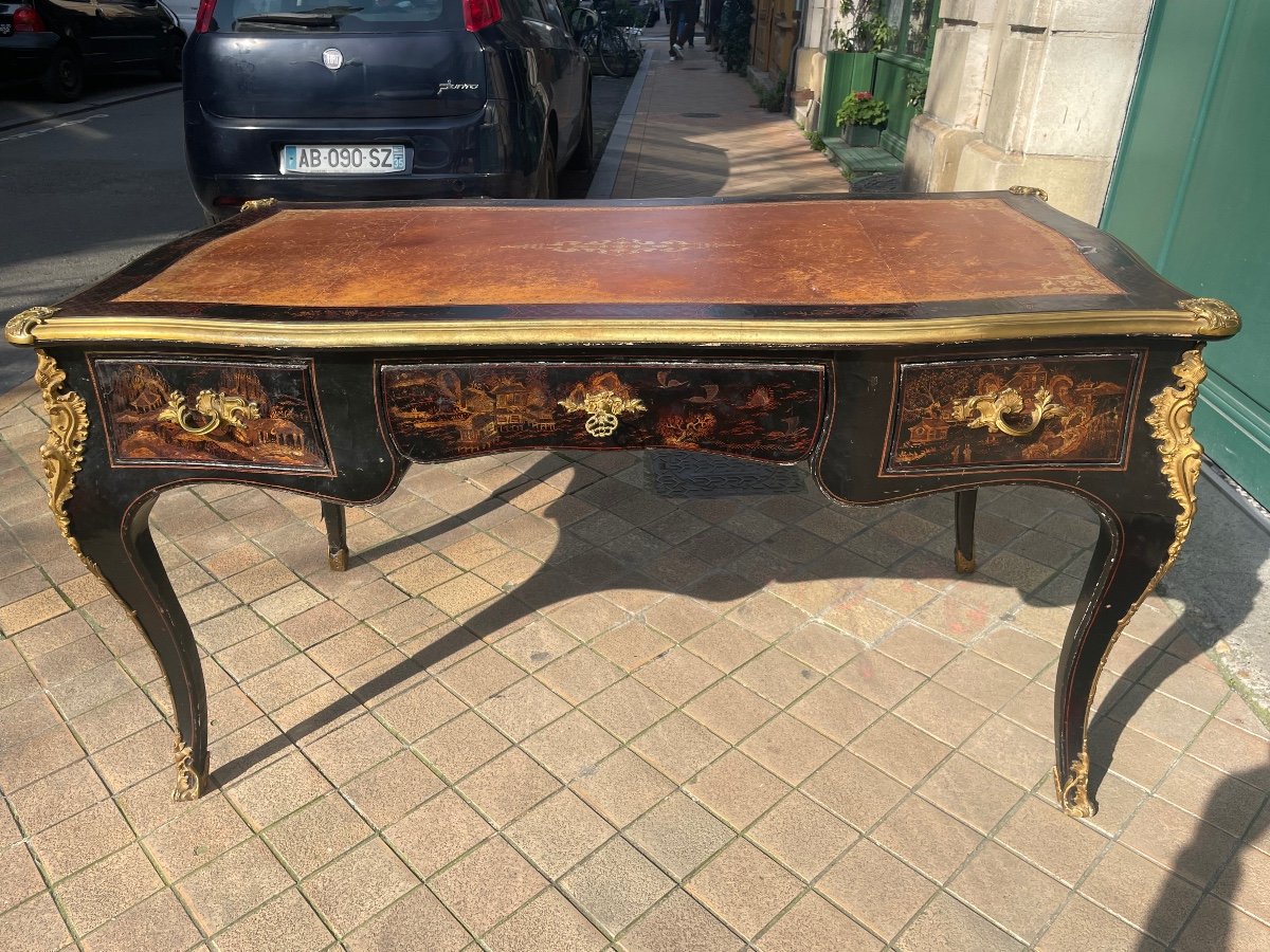 Louis XV Style Bureau Plat In European Lacquer With Japanese Decor 