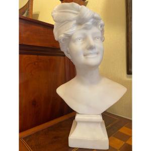 Carrara Marble Bust Representing A Young Girl