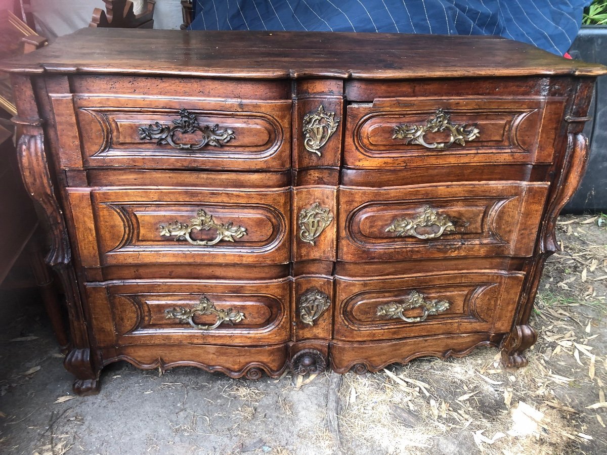 Crossbow Chest Of Drawers In Walnut, Early 18th Century 