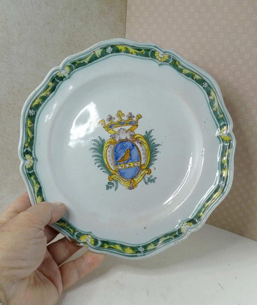 Assiette De Prestige Armoriée, Piatto In Maiolica Cerreto Sannita. 