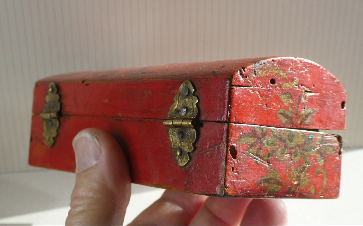 Remains Of A Louis XV Red Lacquered Wood Pin Box-photo-1