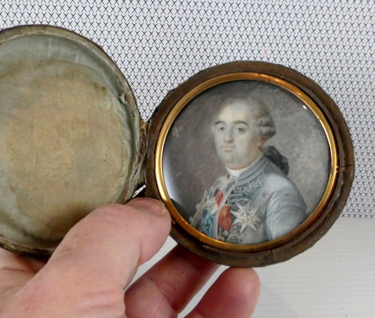 Find: Portrait Of Louis XVI, By Melle Rivière, In Case, Circa 1820-photo-4