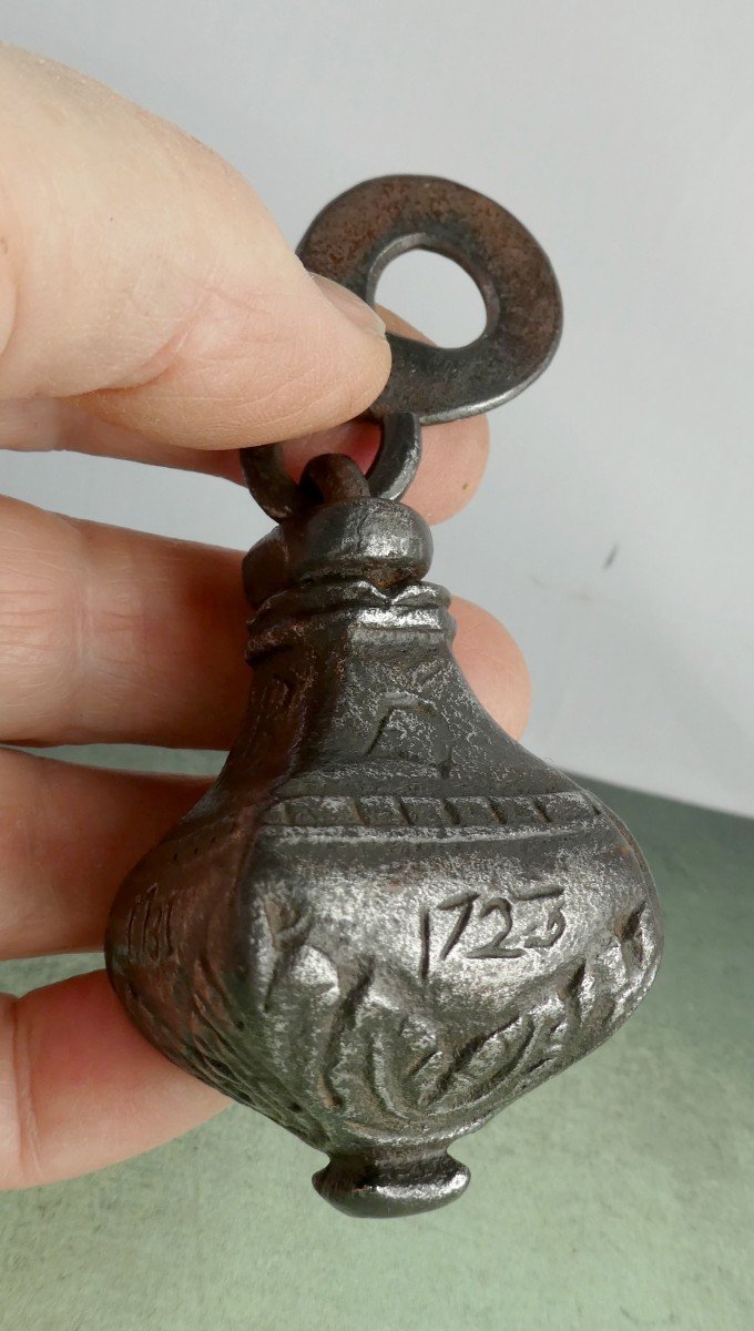 Four Engraved Iron Sides: Beautiful Commercial French Weight, From 1710 To 1731-photo-3