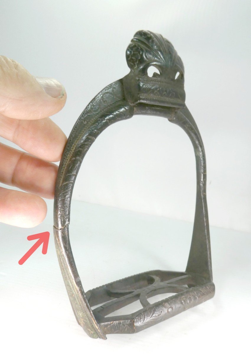 Unique Engraved Bronze Stirrup, Renaissance Period, Beautiful Patina-photo-2