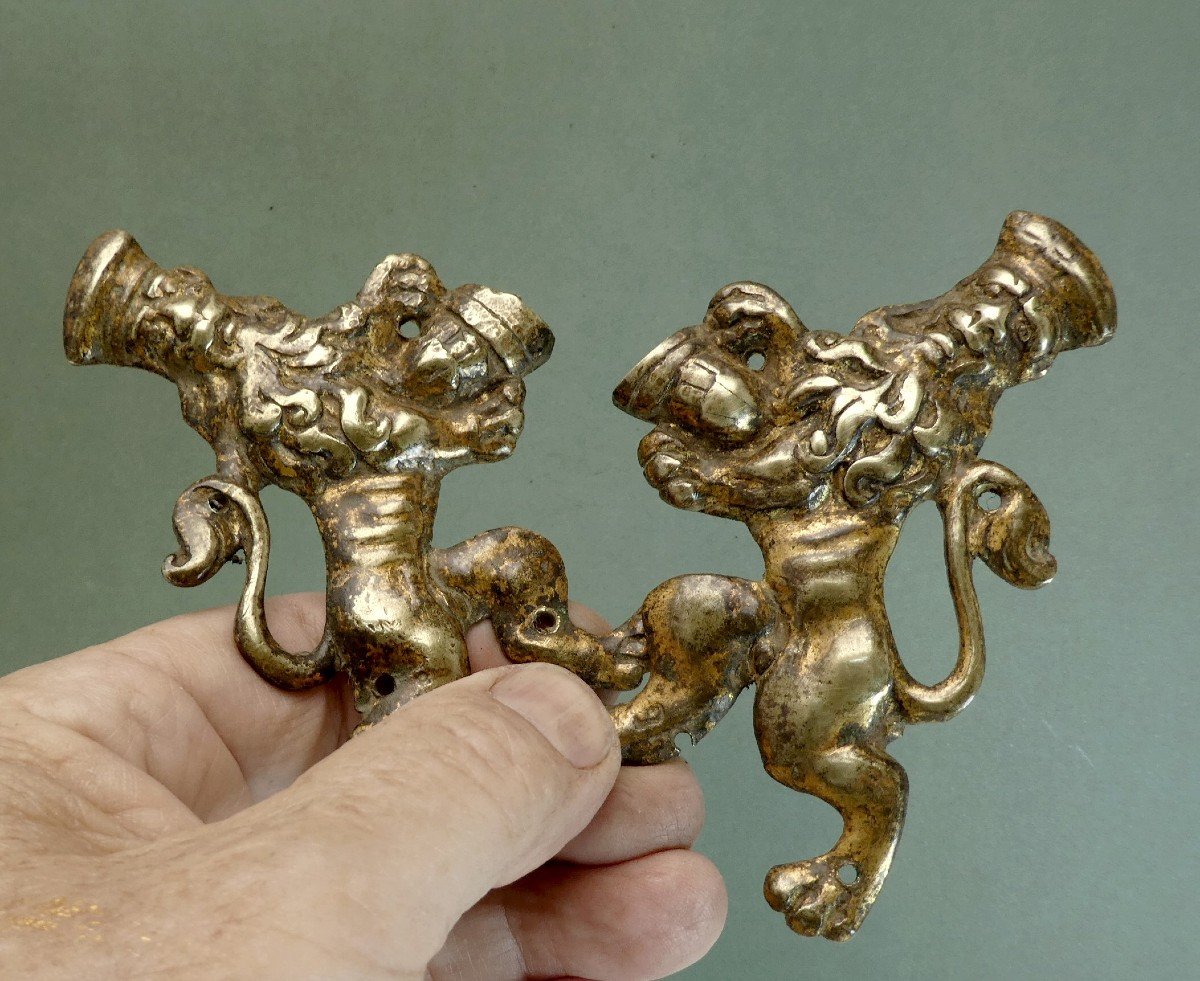 Deux Lions Des Flandres, Bronzes D’ameublement Jadis Dorés, 17e Siècle