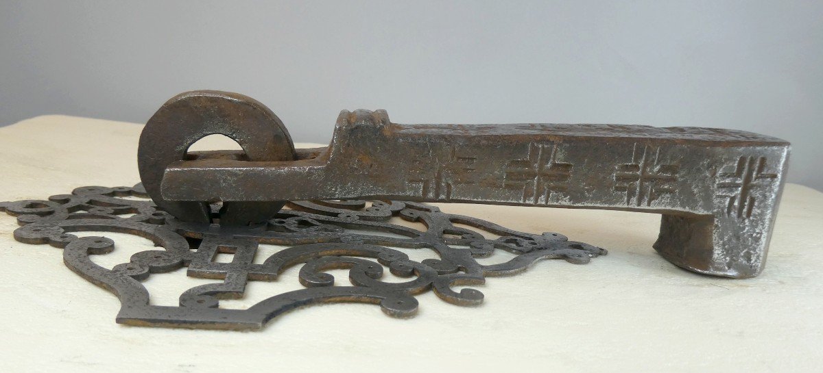 Large French Forged Door Knocker, 17-18th Century, Cross Engraved -photo-3