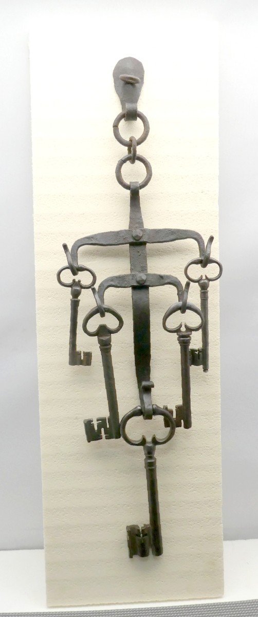 5-arm Pendant, Wrought Iron, 17th-18th Century And 5 Keys 17th-18th.