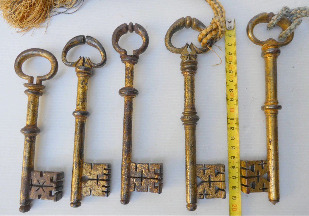 Museum: 5 Large Iron Honor Keys, Gilded, Beautiful Models Circa 1700-photo-2