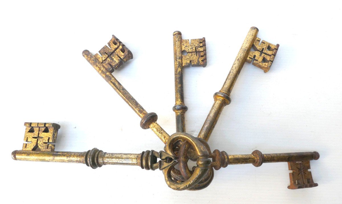 Museum: 5 Large Iron Honor Keys, Gilded, Beautiful Models Circa 1700-photo-4