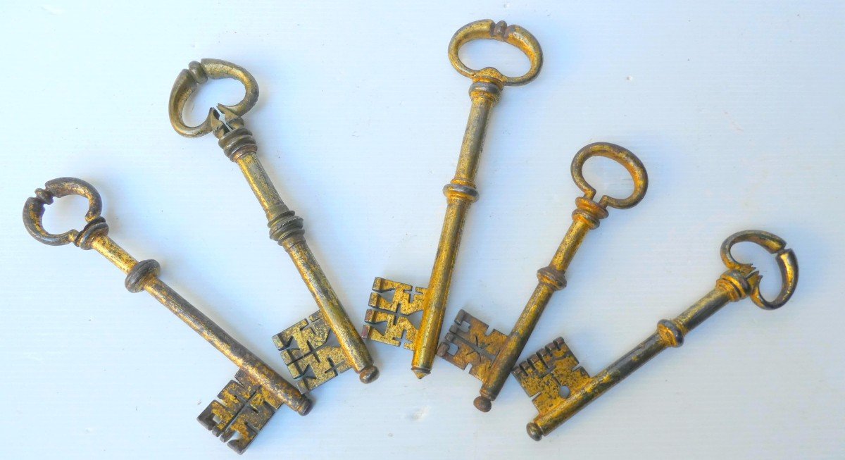 Museum: 5 Large Iron Honor Keys, Gilded, Beautiful Models Circa 1700-photo-5