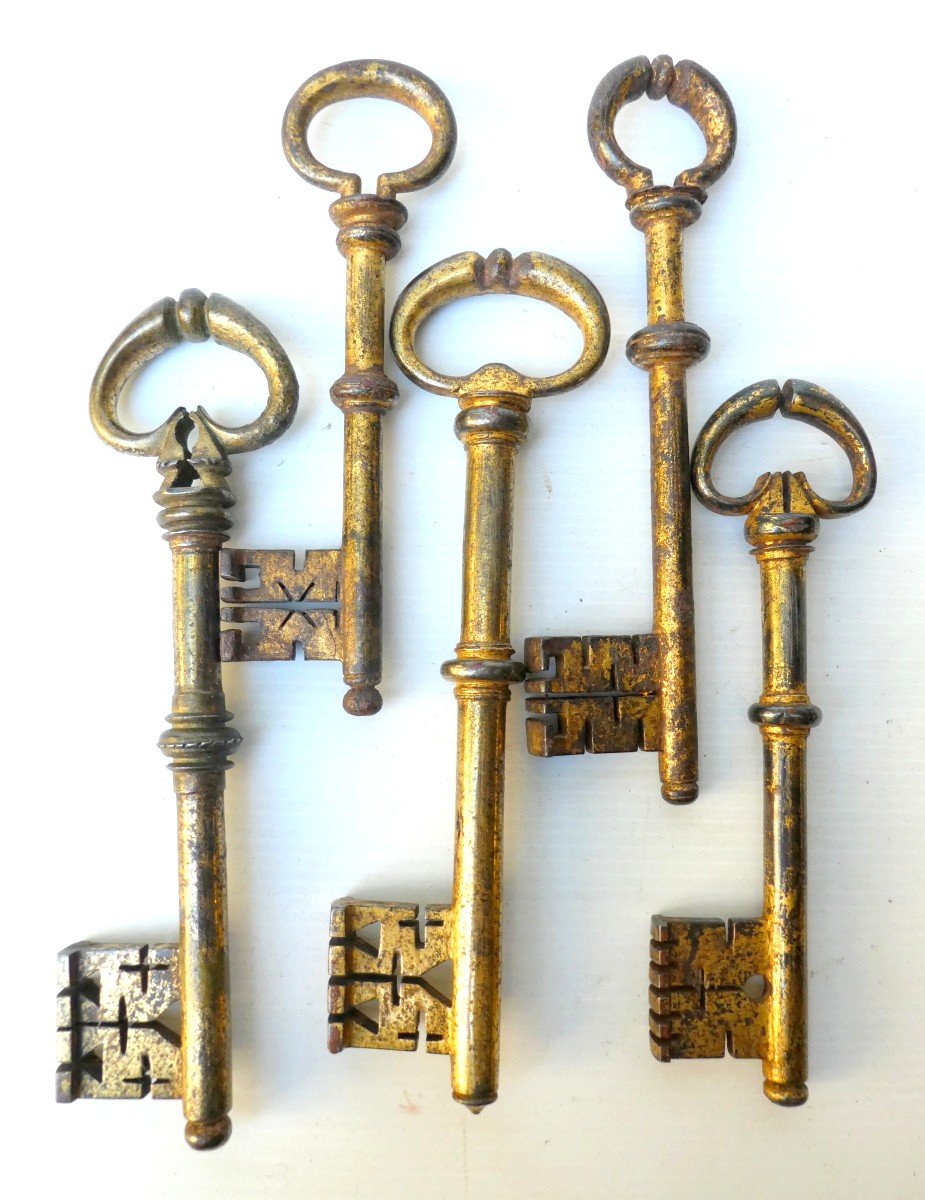 Museum: 5 Large Iron Honor Keys, Gilded, Beautiful Models Circa 1700