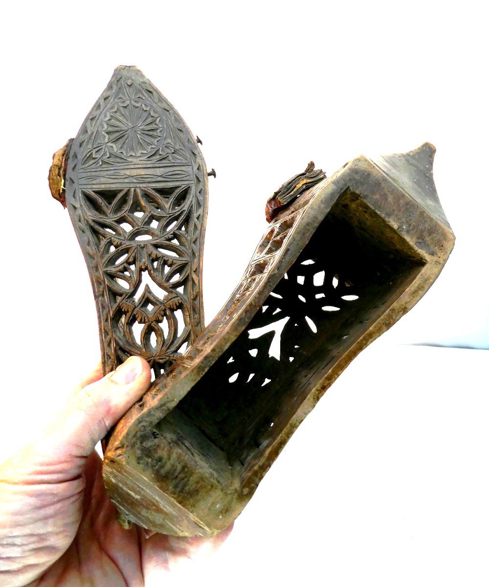 Museum: Ethnic Clogs, Carved Wooden Lace-photo-2