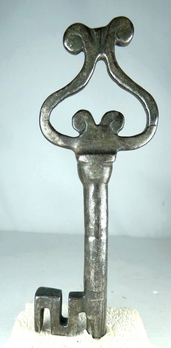 Pretty French Gothic Key, Inverted Heart, 10.4cm-photo-3