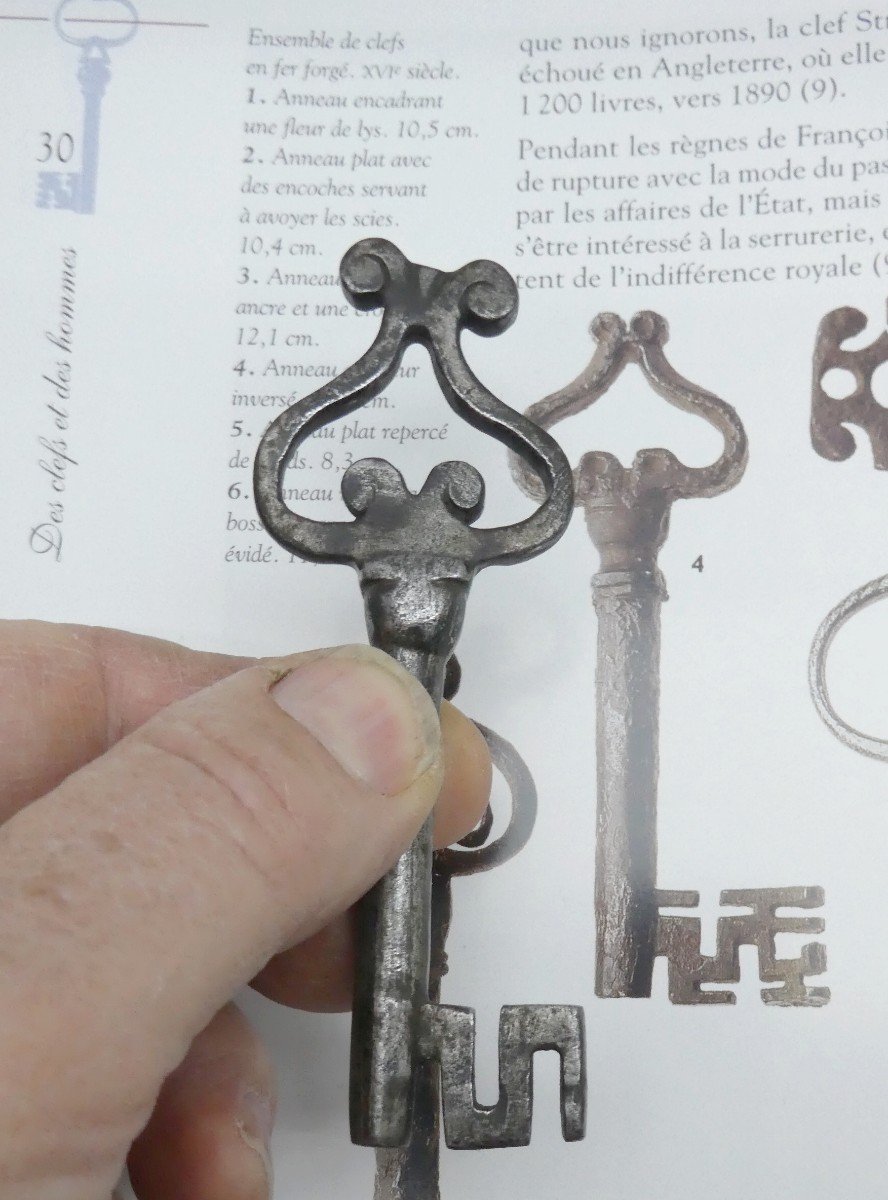 Pretty French Gothic Key, Inverted Heart, 10.4cm