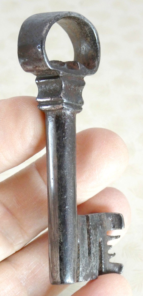 Beautiful 16th Century Trunk Key, With Capital, And Complicated Bit, 8.4cm-photo-1