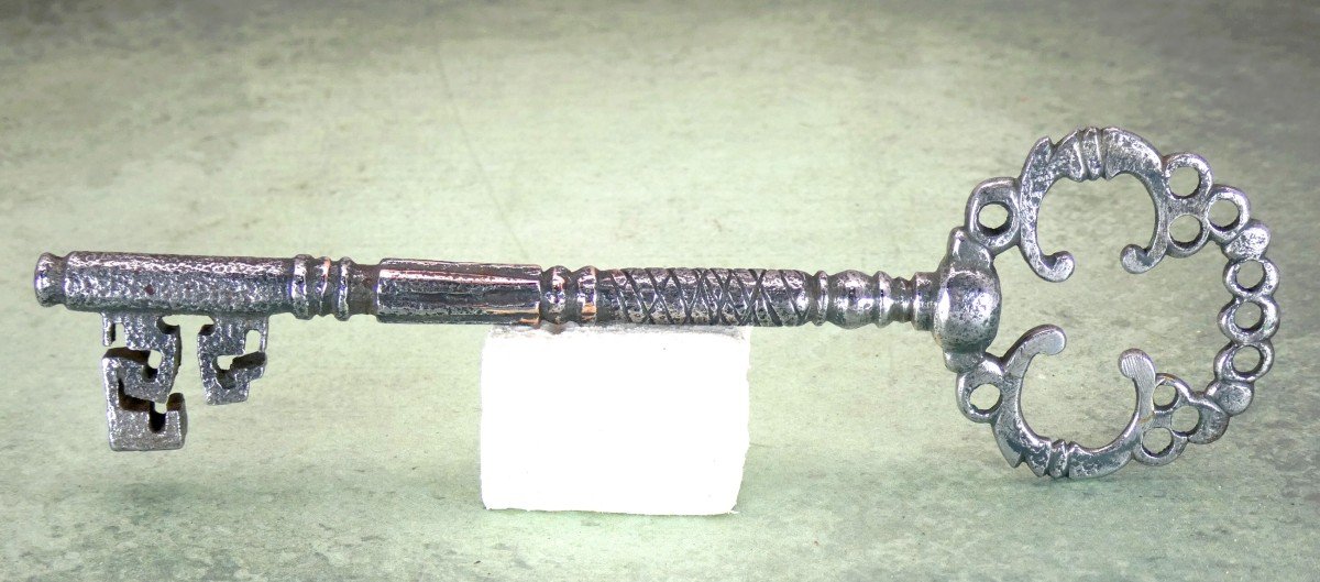 Clé D’apparat, Dentelle D’angleterre, Vers 1700, Finition Granitée, Incomplète-photo-3