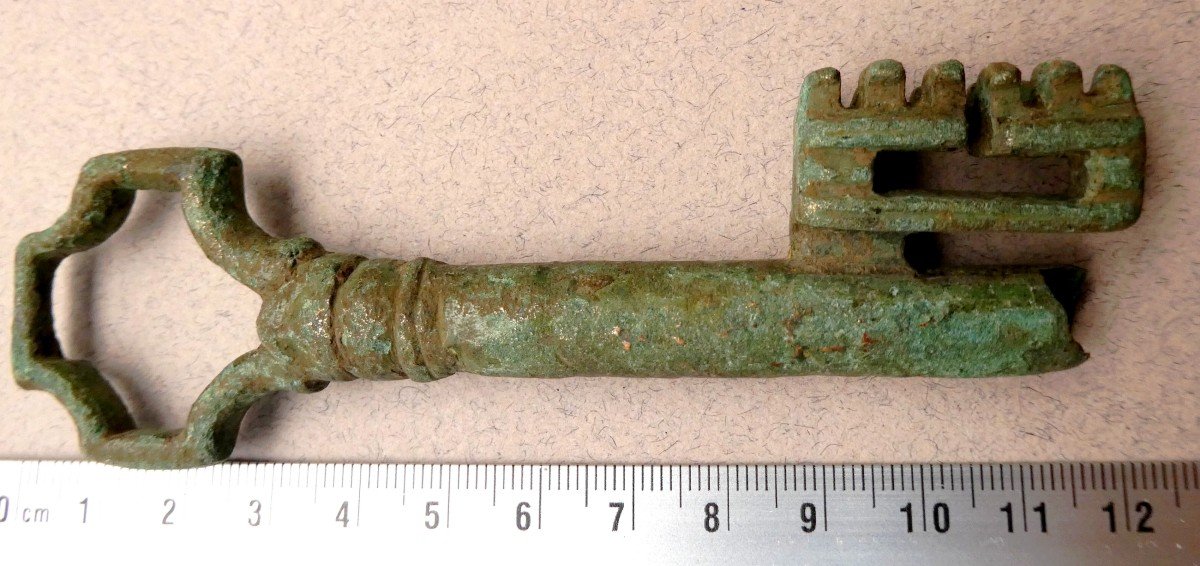 Museum: Large Bronze Key, 13th Century, Early Gothic, 11.8cm-photo-2