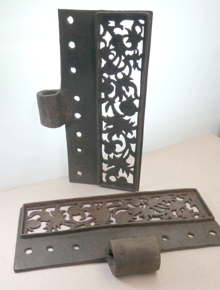 Pair Of Heavy Engraved Openwork Forged Hinges, Louis XIII Or XIV Period-photo-2