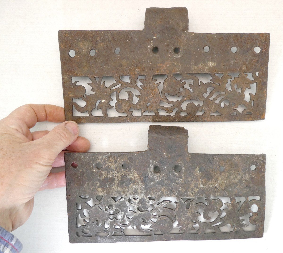 Pair Of Heavy Engraved Openwork Forged Hinges, Louis XIII Or XIV Period-photo-1