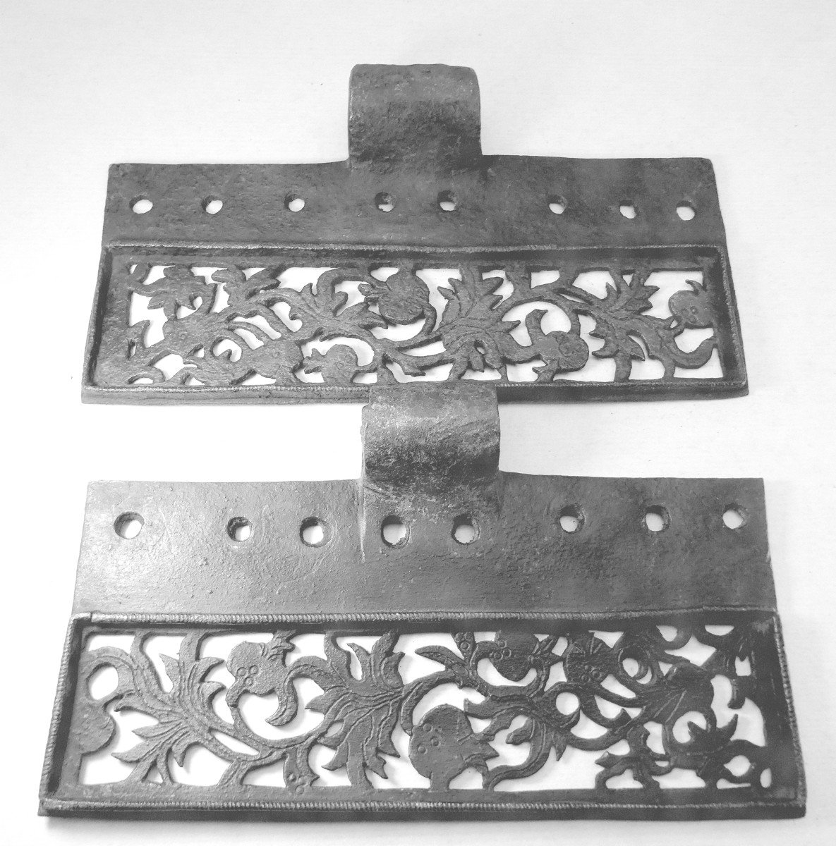 Pair Of Heavy Engraved Openwork Forged Hinges, Louis XIII Or XIV Period-photo-3