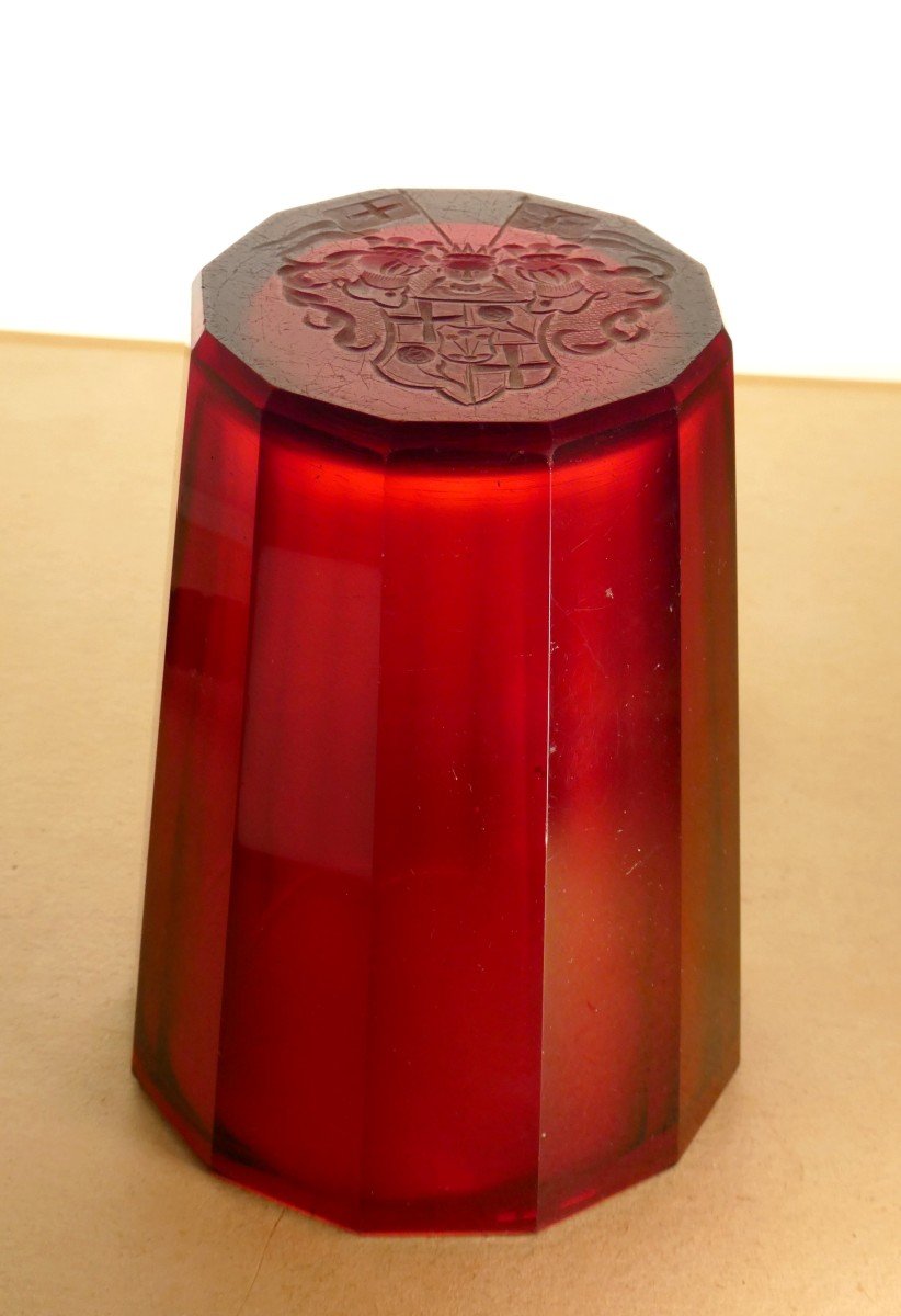 Grand Gobelet Verre Soufflé Rubis Du 18e Siècle,  Blason En Intaille Du St Empire