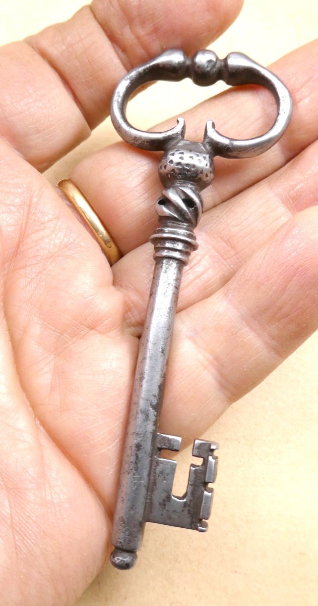 Elegant Louis XV Key, Openwork Spiral Base, 10cm.