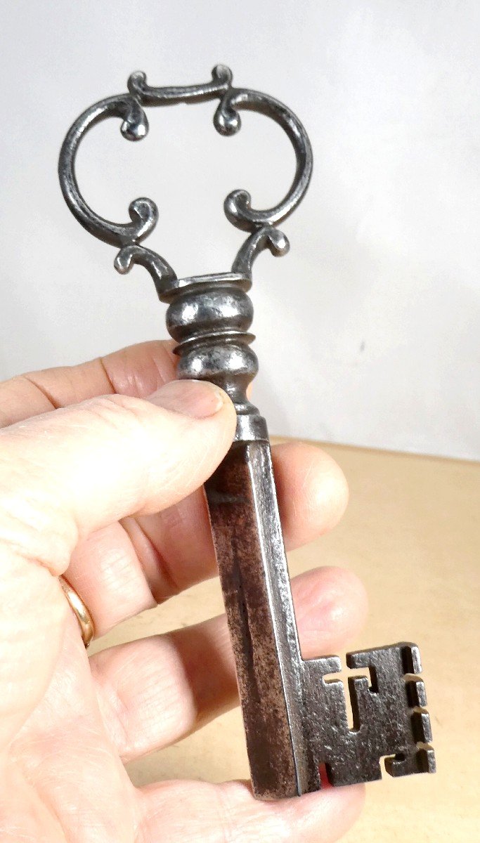 Luxurious 17th Century Key, Delta Shank, Rare Cut Ring, 15cm-photo-4