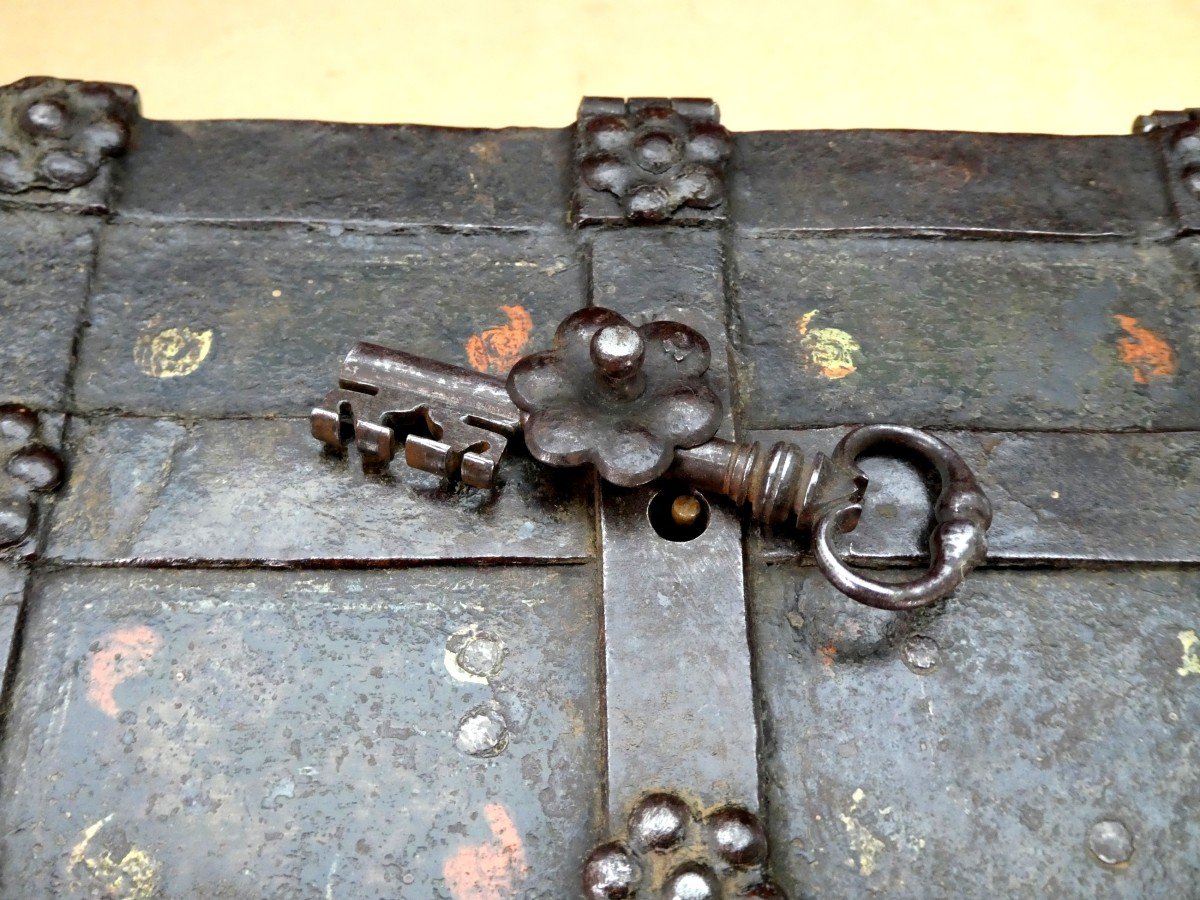 Beautiful Nuremberg Wedding Box, Circa 1600, Decorated And Painted Iron, And Its Key,-photo-1