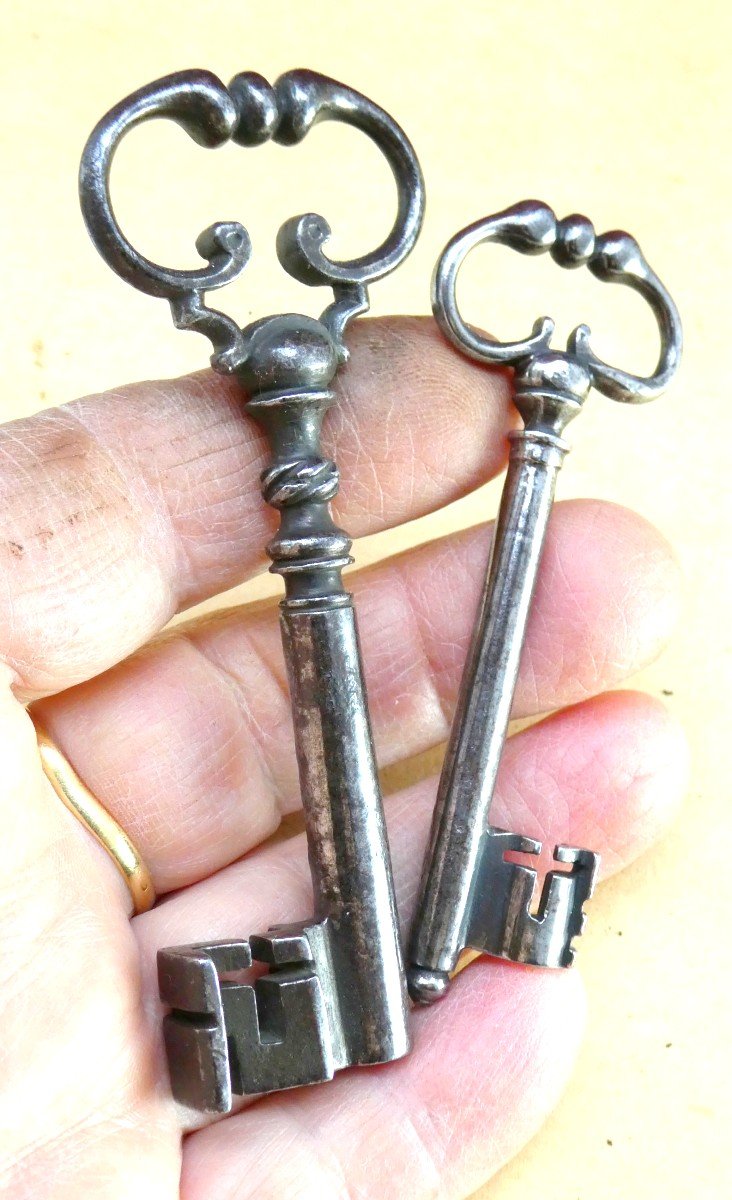 Pretty, Elegant, Louis XV Period Feminine Keys-photo-2