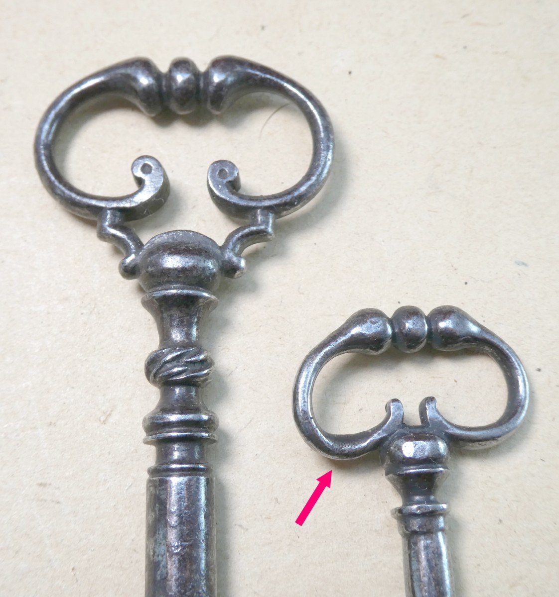 Pretty, Elegant, Louis XV Period Feminine Keys-photo-4