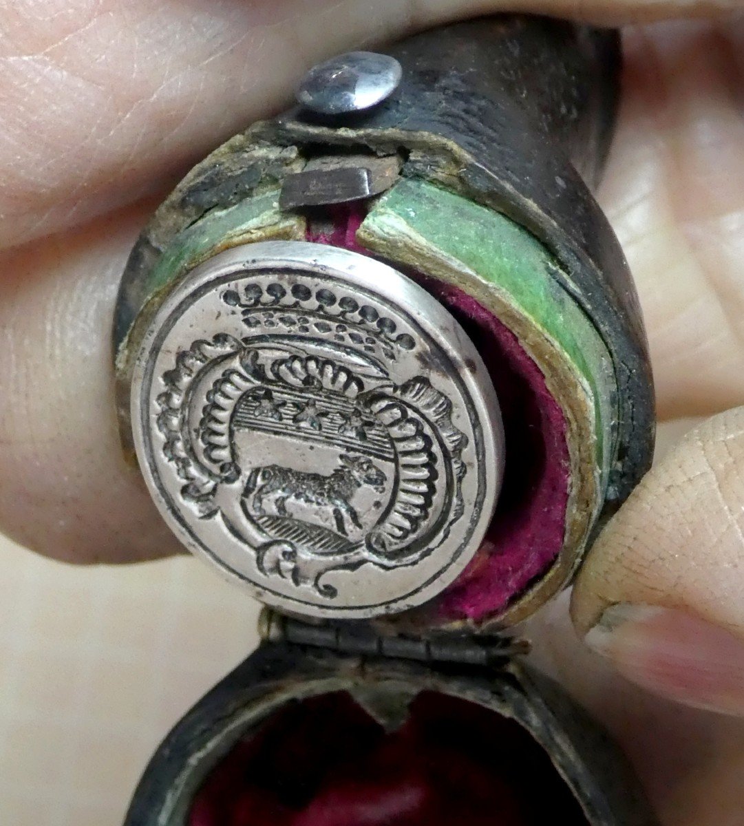 Coat Of Arms: French Thumb Seal In Case, Hallmarked Silver, 18th Century, -photo-1