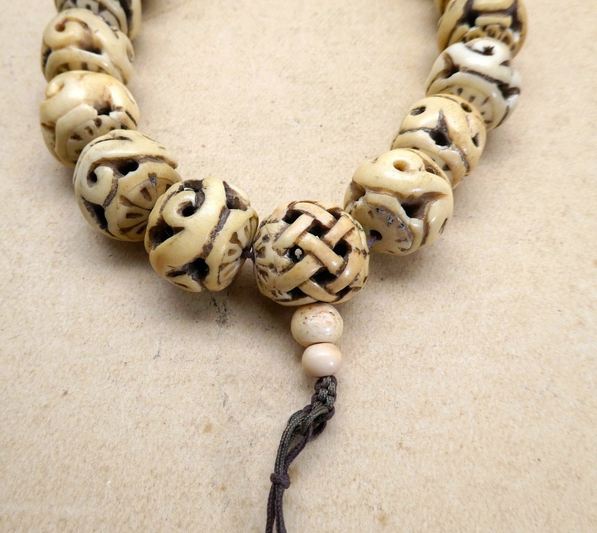 Buddhist Rosary Of 18 Large Openwork Bone Beads, 19th Century-photo-3