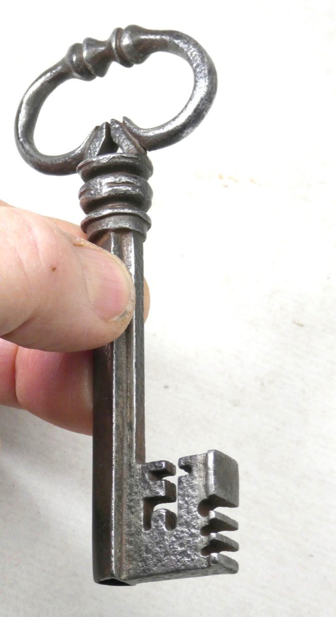 Solid 17th Century Third-point Key, Good Condition, 11.5cm