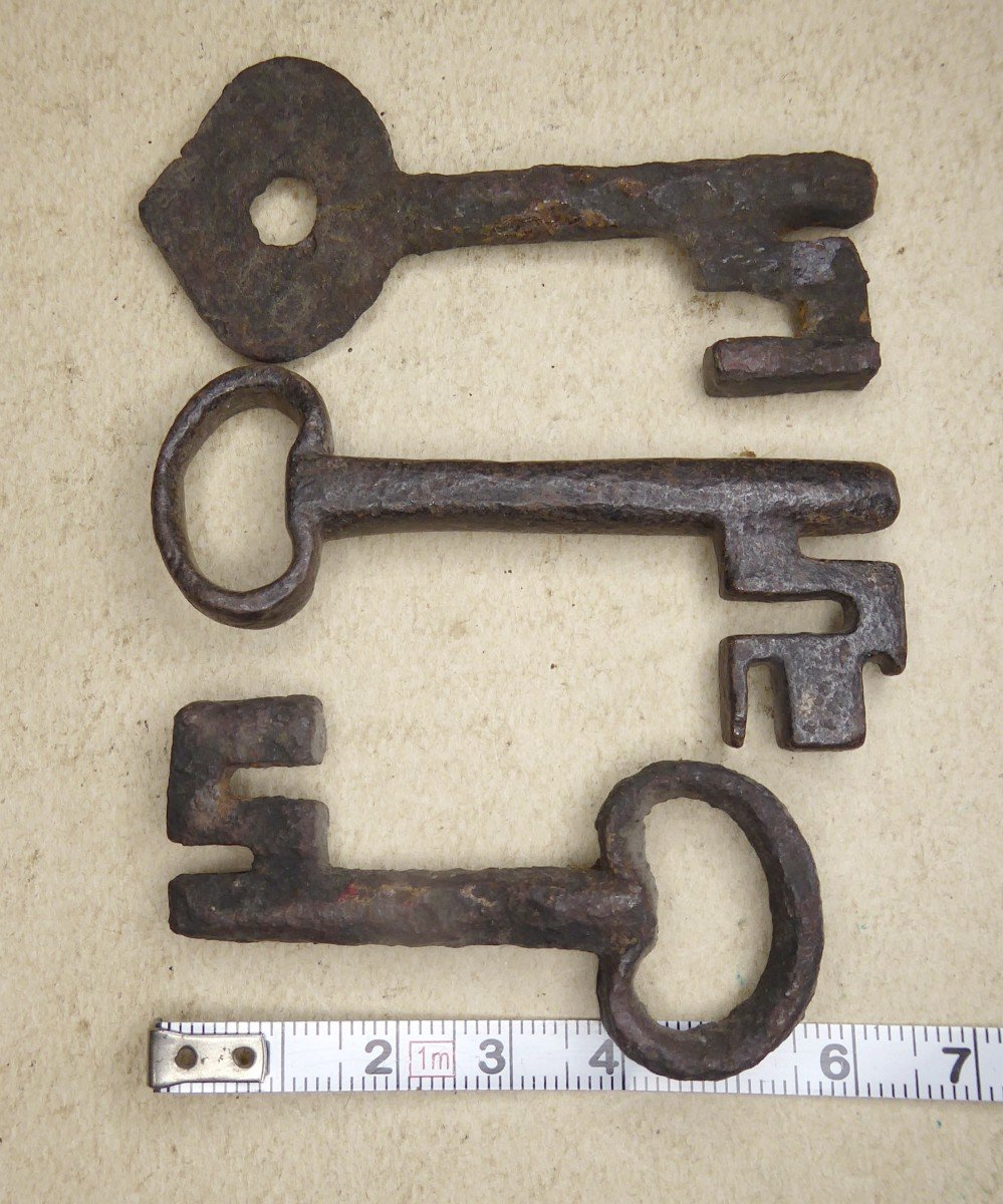 Three  Medieval Small Keys , 15th Century, Keys For Gothic Boxes-photo-3