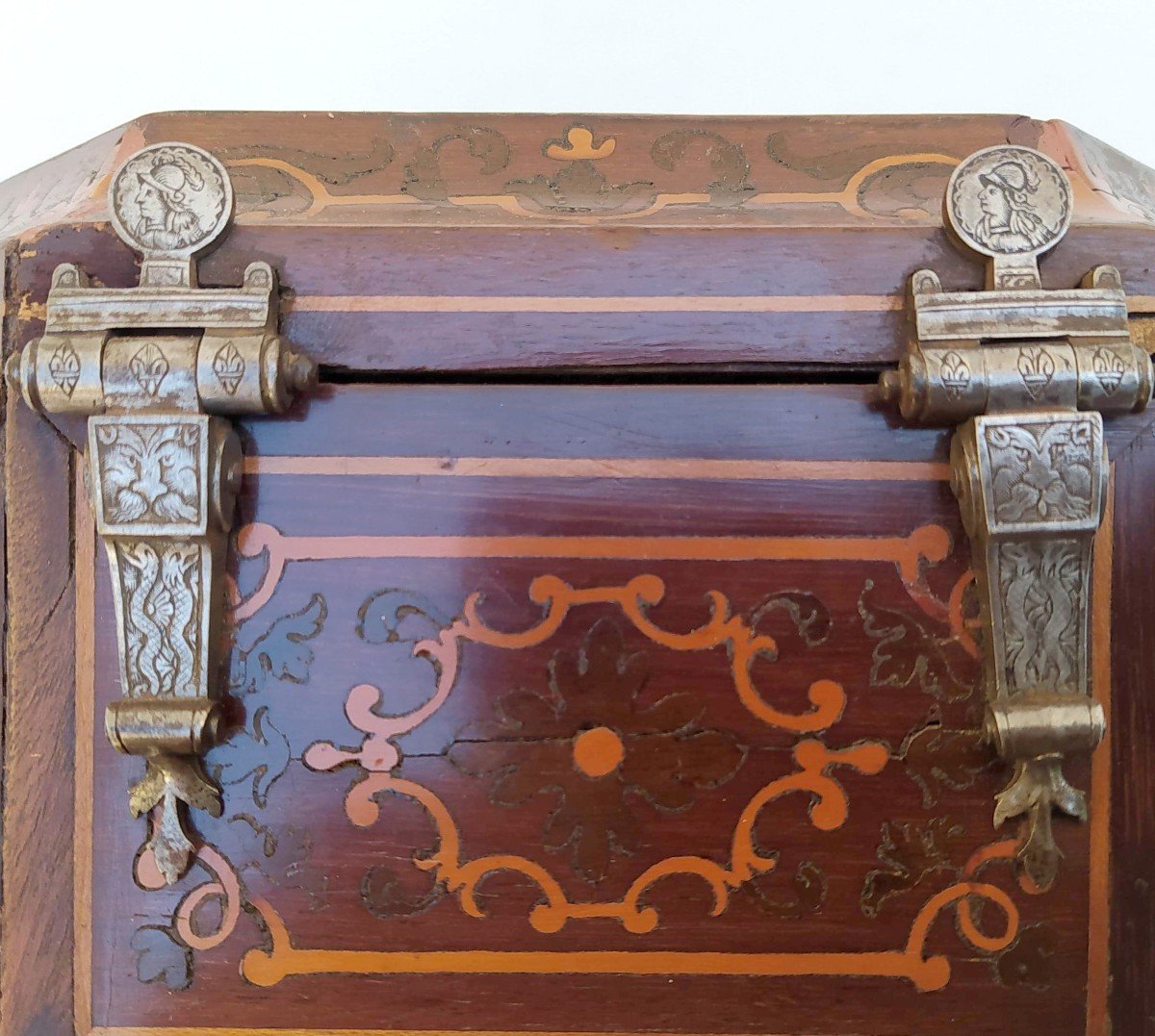 Mystery But Prestigious Sewing Box, 17th Century, With Lily Of France-photo-4