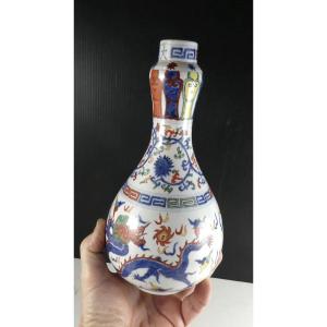 Wucai Vase With Dragons, Mark Wanli, Qing Dynasty, 19th Century
