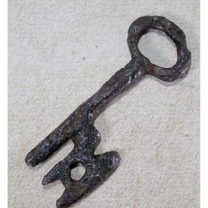 Beautiful 9cm Key, Romano-gothic, Battered Iron, 13/14th Century