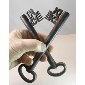 Genuine Pair Of Large Forged Keys, Late Gothic, 15-16th Century