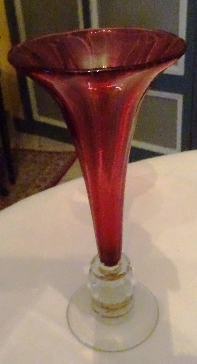 Small Cornet Vase In Colored Blown Glass From The 19th Century