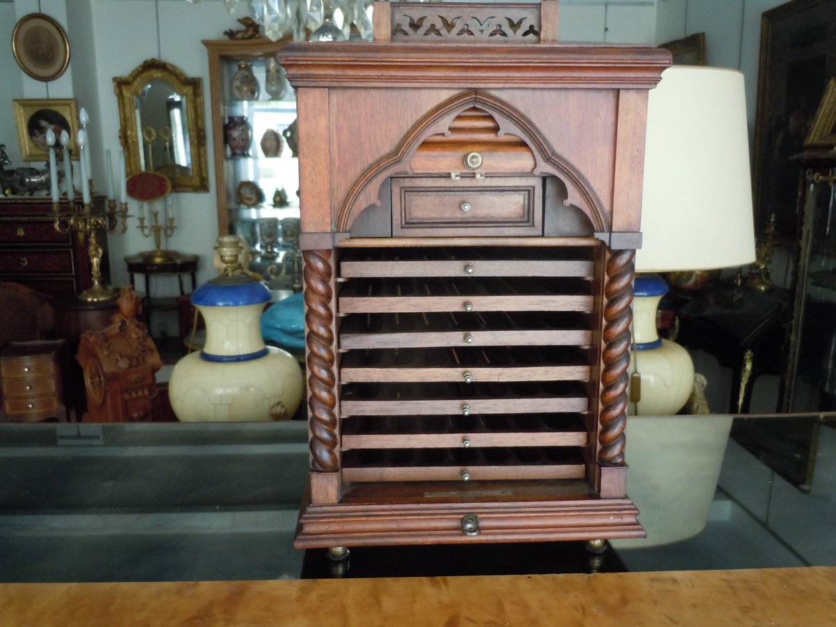 19th Century Walnut Cigar Cabinet-photo-2