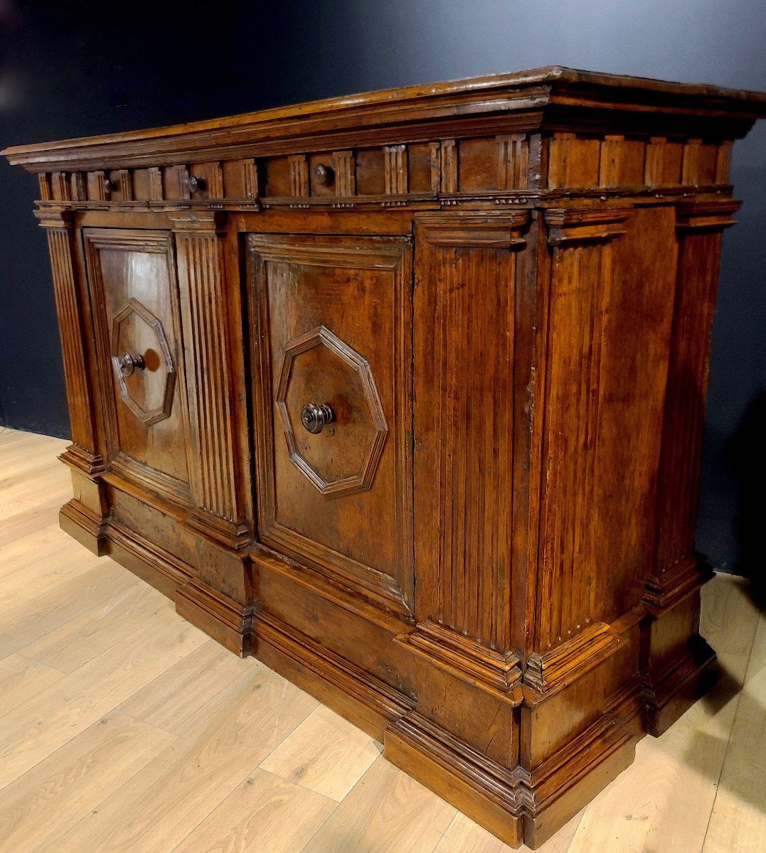 Importante Credenza En Noyer d'époque Renaissance, Italie XVIe. (196cm X 124cm)