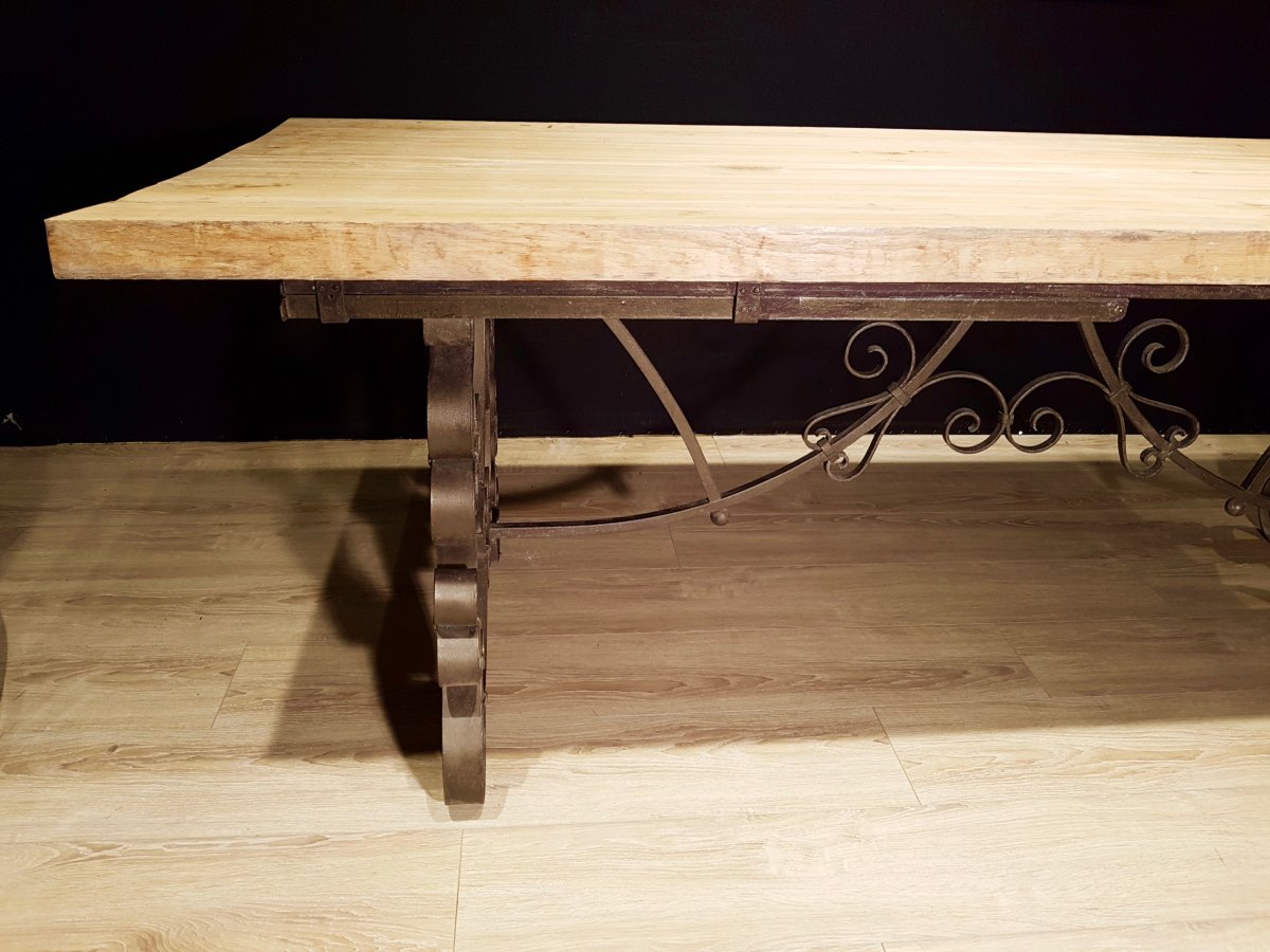 Table En Chêne Et En Fer Forgé (225cm/270cm X 97cm).-photo-3