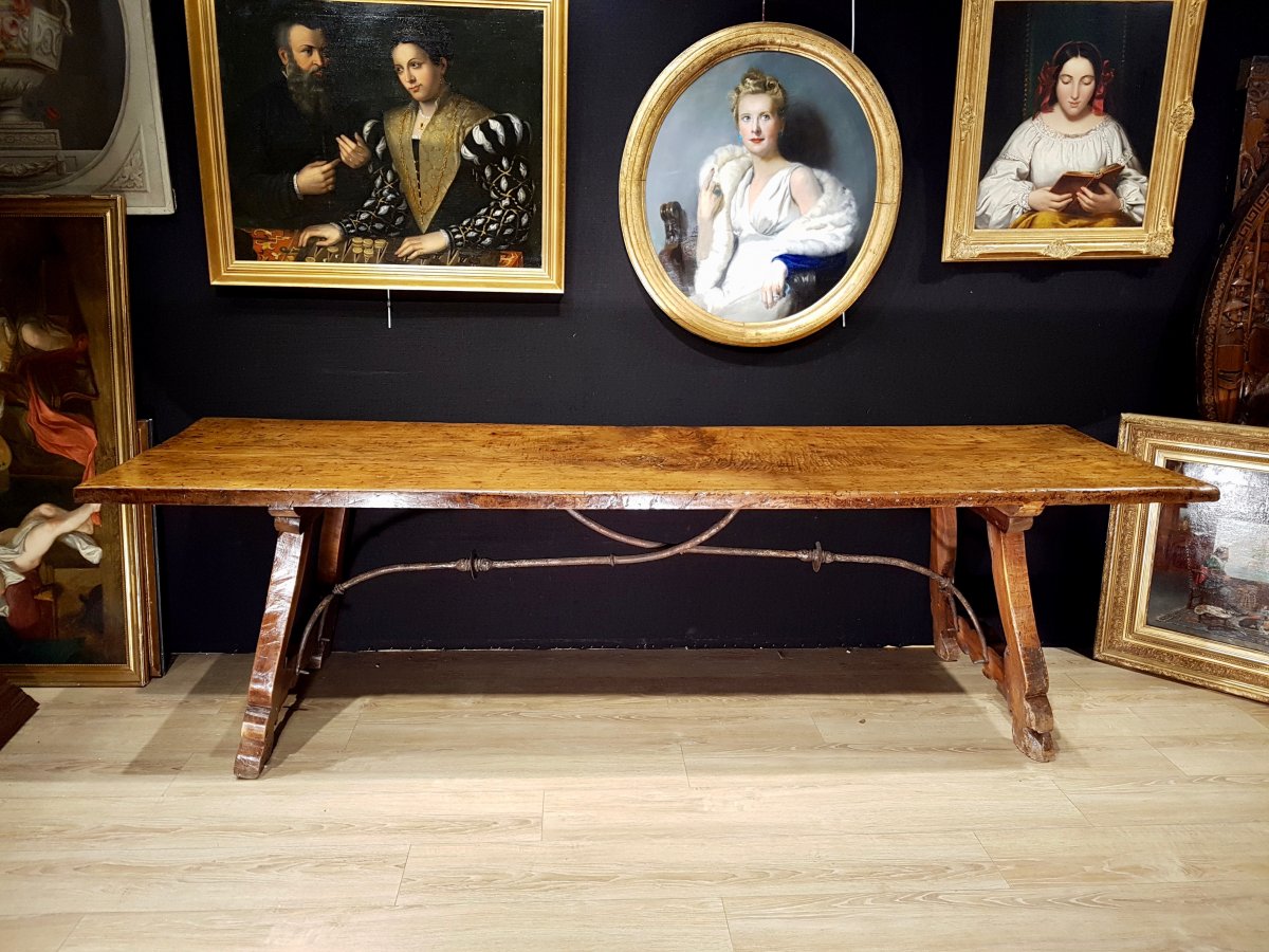 Large Spanish Table In Walnut, XVIIth Century (271cm X 81cm).