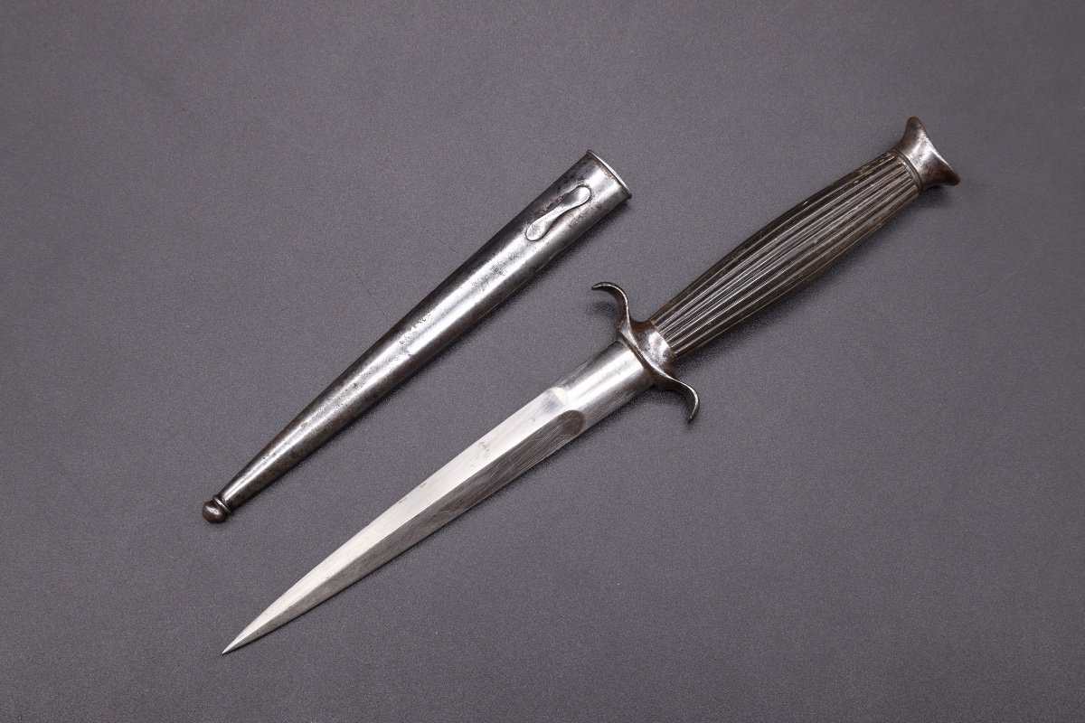 French Romance Dagger In Steel And Horn-photo-3