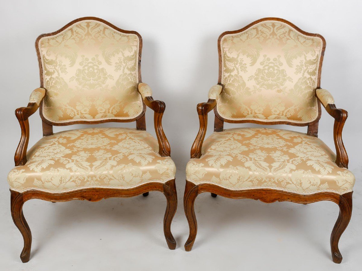 Paire De Fauteuils A La Reine d'Epoque Louis XV En Noyer