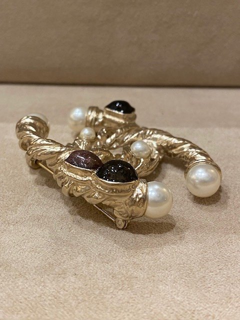 Chanel, Pearls And Cabochons Brooch, Métiers d'Art, December 2010-photo-2