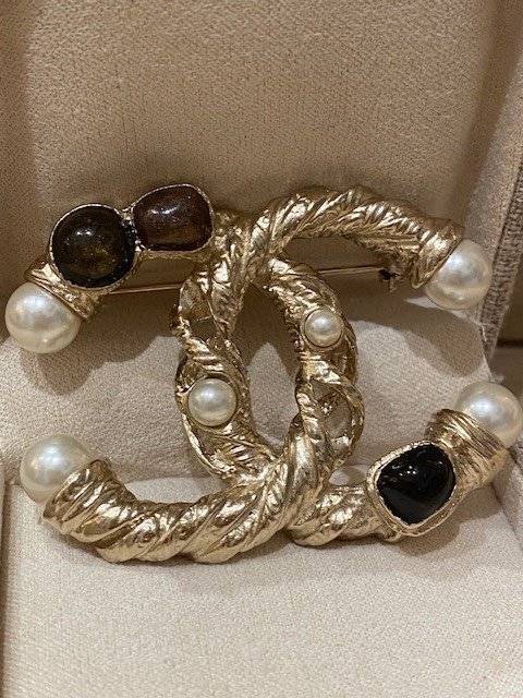 Chanel, Pearls And Cabochons Brooch, Métiers d'Art, December 2010