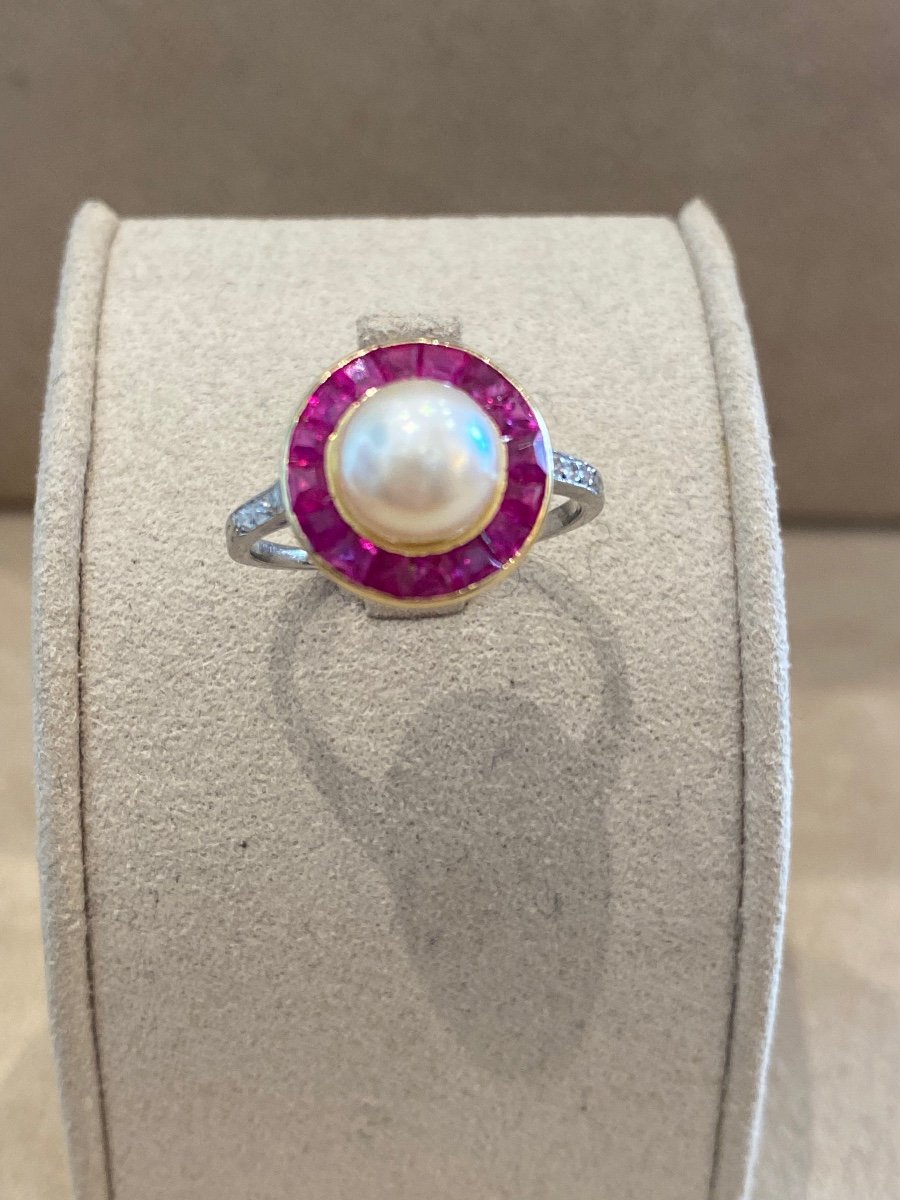 Old Ring Adorned With A Cultured Pearl Of Calibrated Ruby And Diamonds-photo-1