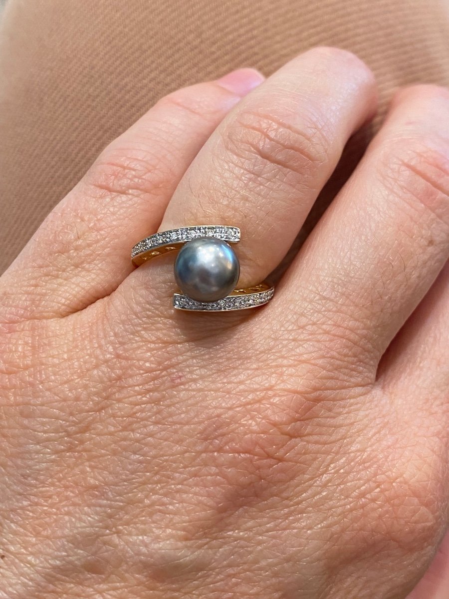 Yellow Gold Ring Decorated With A Tahitian Pearl Placed Between Two Lines Of Diamonds-photo-1